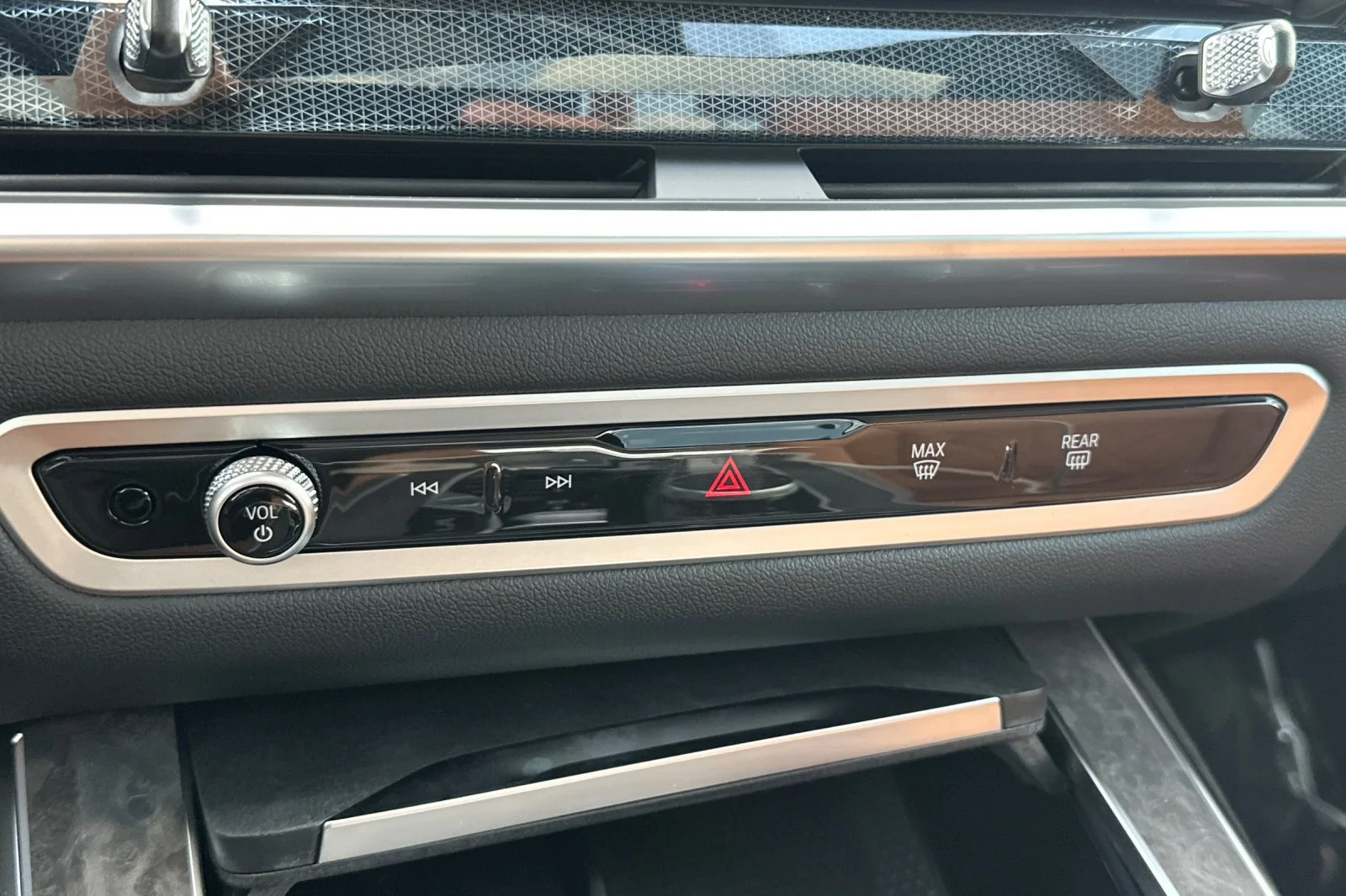 New 2027 Brooklyn Grey Metallic BMW xDrive40i image 19