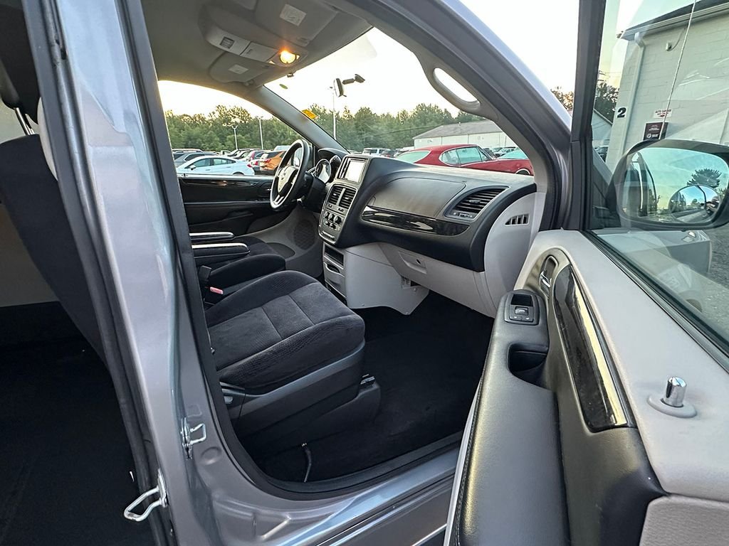 Used 2014 Silver Dodge Wheelchair Accessible- SXT image 29