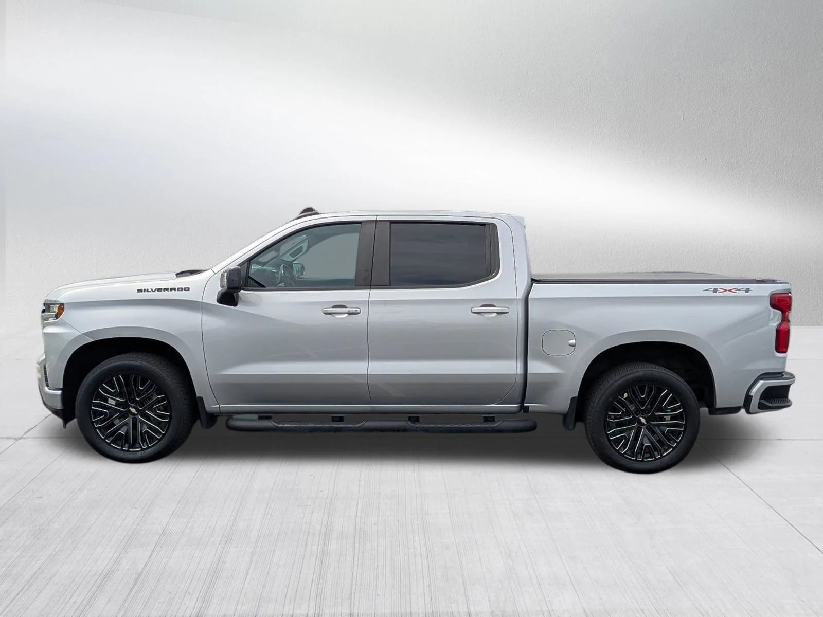 Used 2022 Silver Ice Metallic Chevrolet RST image 4