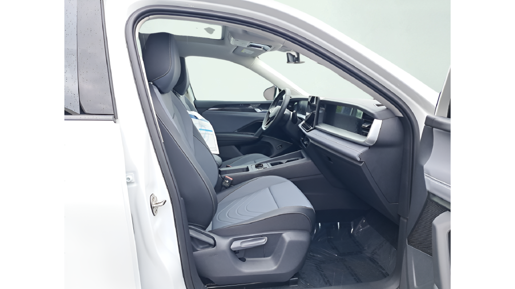 New 2025 White/off-white Volkswagen 2.0T SE image 10