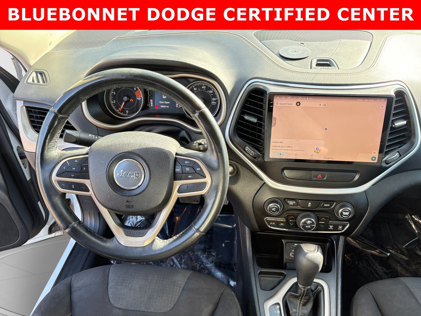 Used 2017 Bright White Clearcoat Jeep Latitude image 12