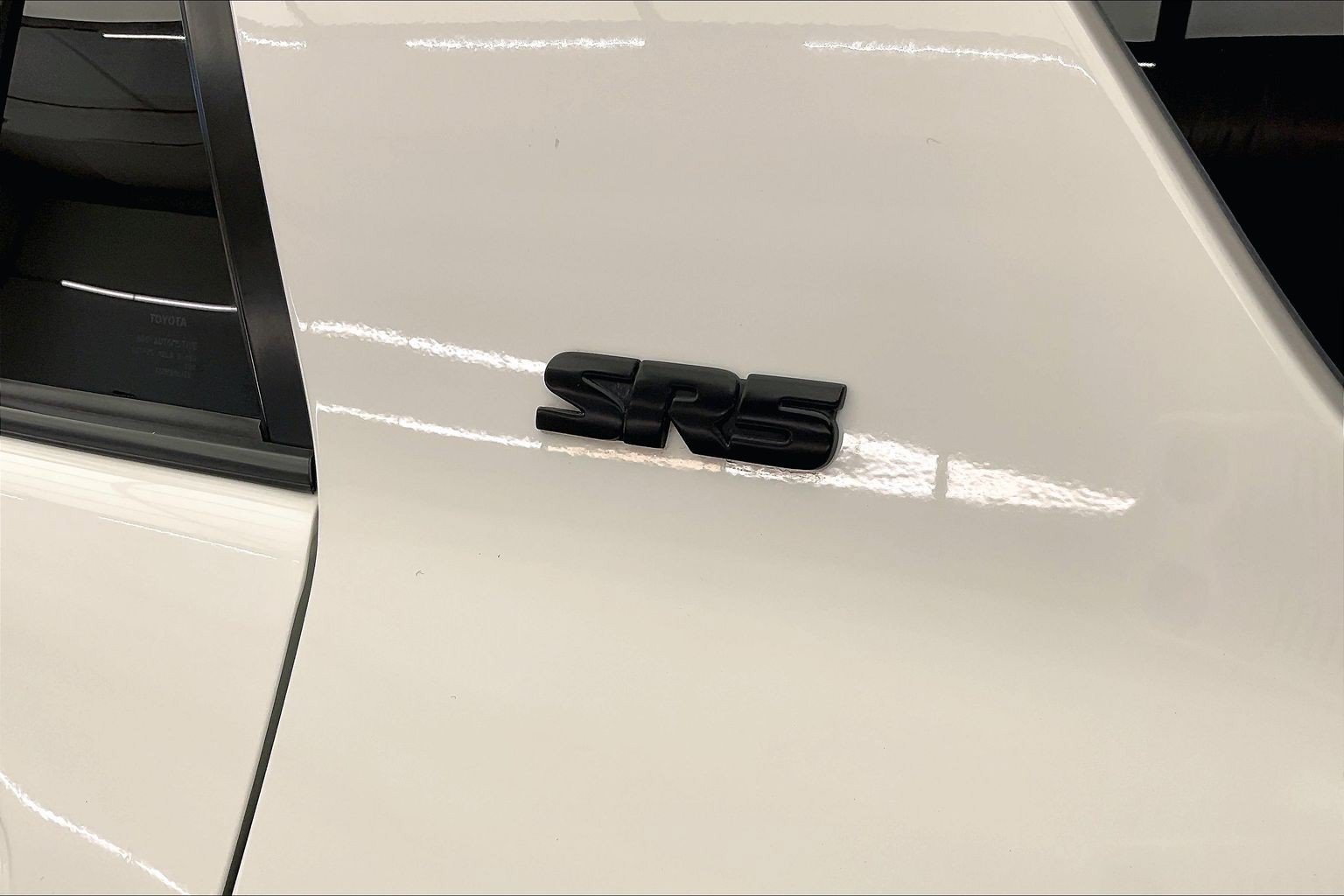Used 2018 Super White Toyota SR5 image 7