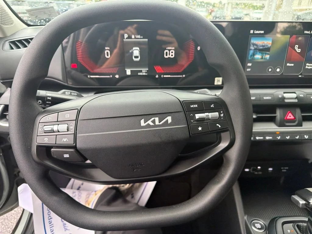 Used 2025 Green Kia LXS image 11