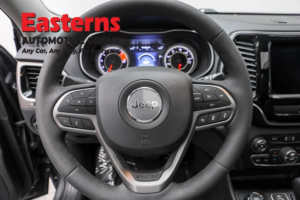 Used 2022 Gray Jeep Limited image 10