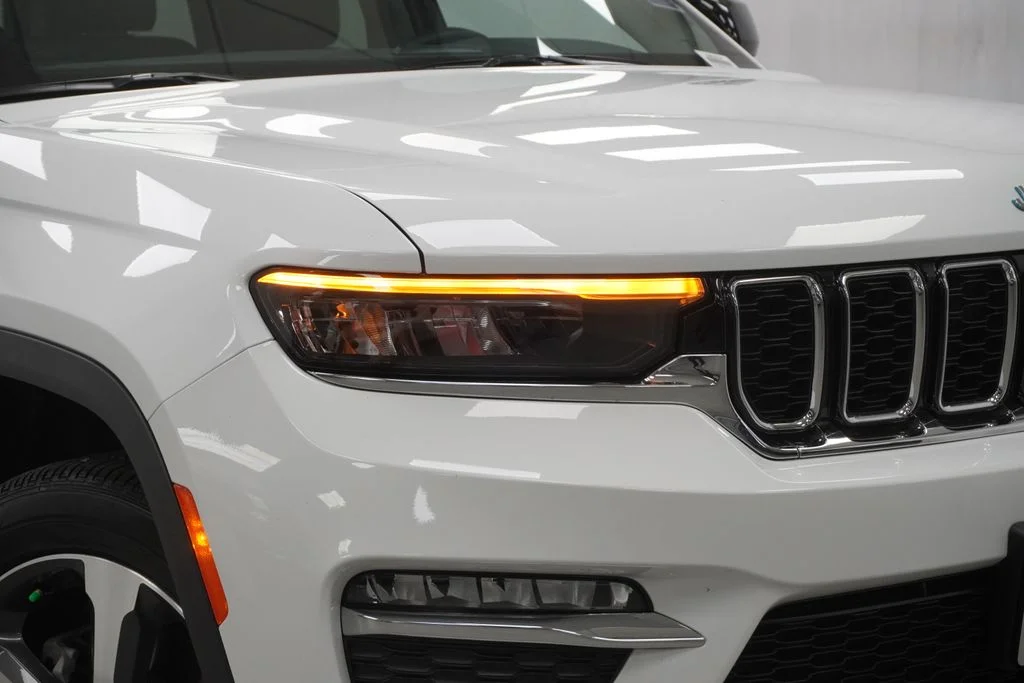 Used 2022 White Jeep 4xe image 7