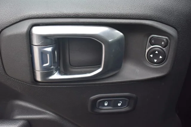 Used 2023 Black Jeep Sport S image 20