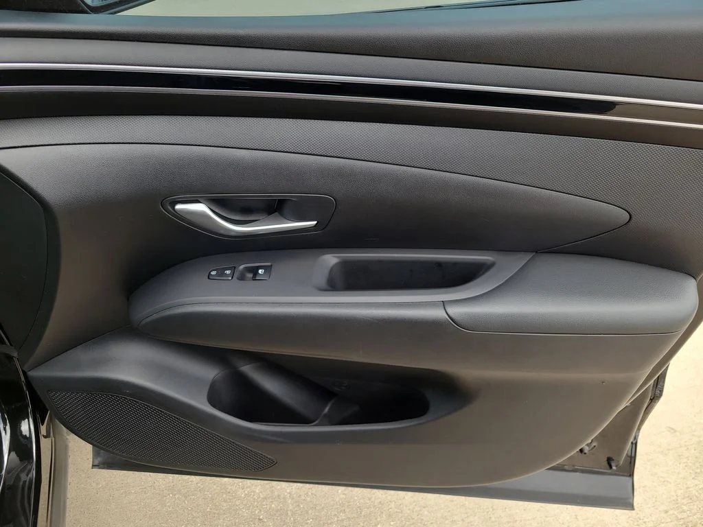 Used 2023 Black Hyundai SEL image 9
