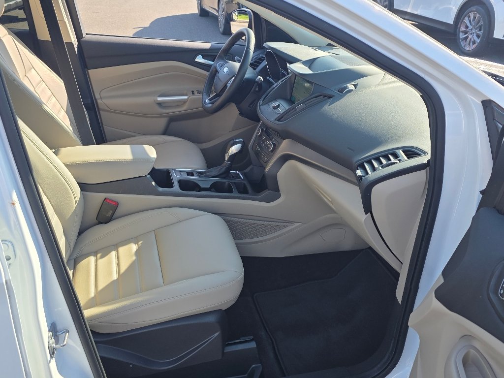 Used 2019 Oxford White Ford SEL image 22