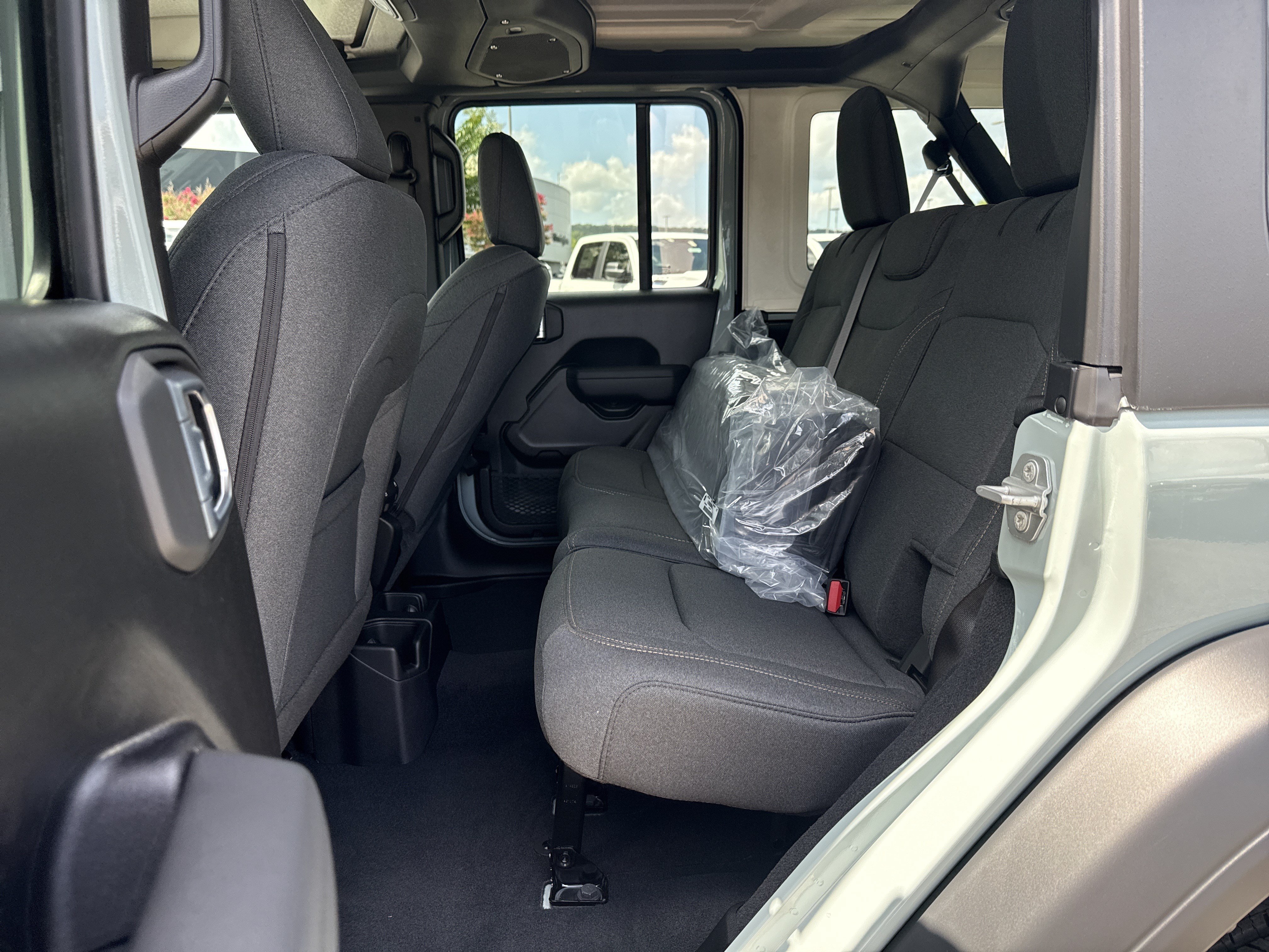 New 2026 Earl Clearcoat Jeep Sport S image 3