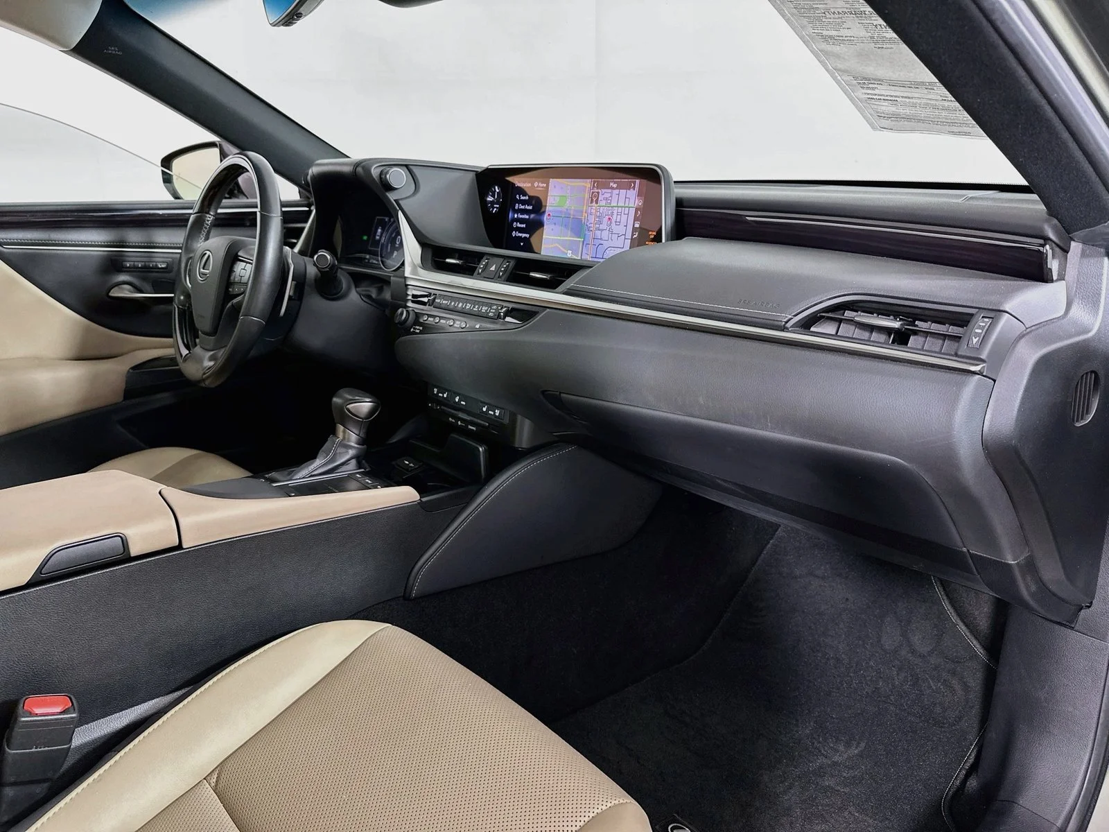 Used 2020 Green Lexus 300h image 30