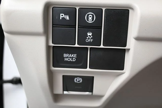 Used 2025 White Acura Technology Package image 33