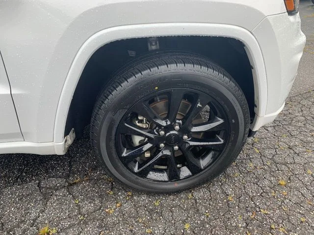 Used 2022 White Jeep Laredo X image 39