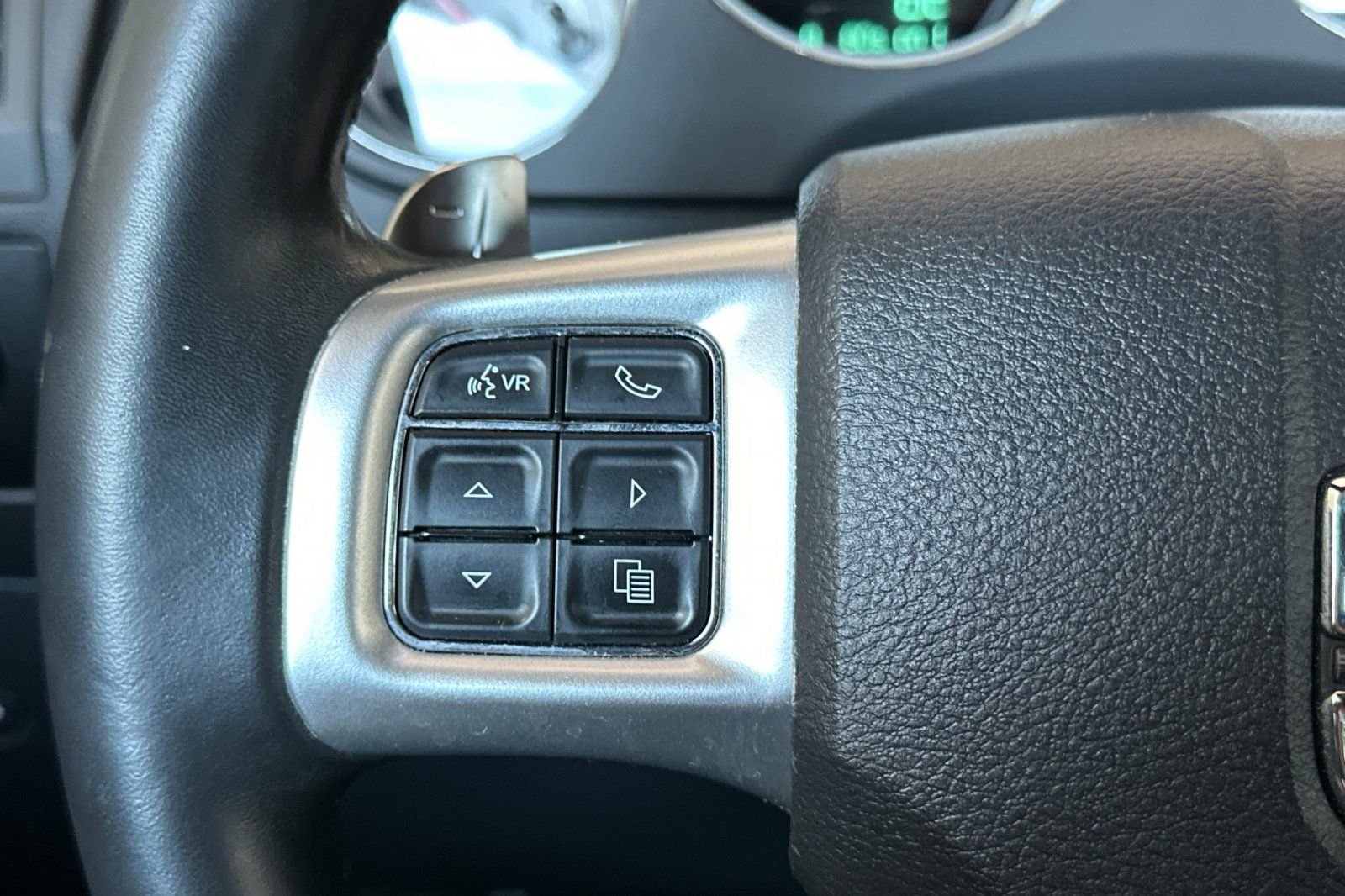 Used 2013 White Dodge SXT image 23