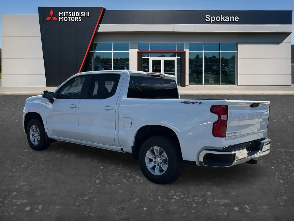 Used 2023 Summit White Chevrolet LT image 5