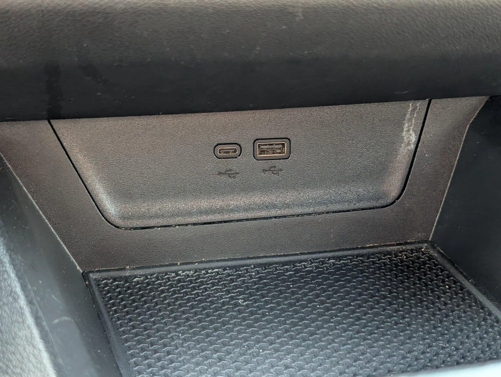 Used 2025 Sterling Gray Metallic Chevrolet LT image 19
