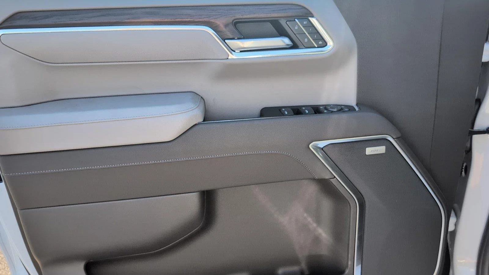 New 2026 Glacier White Tricoat GMC SLT image 20