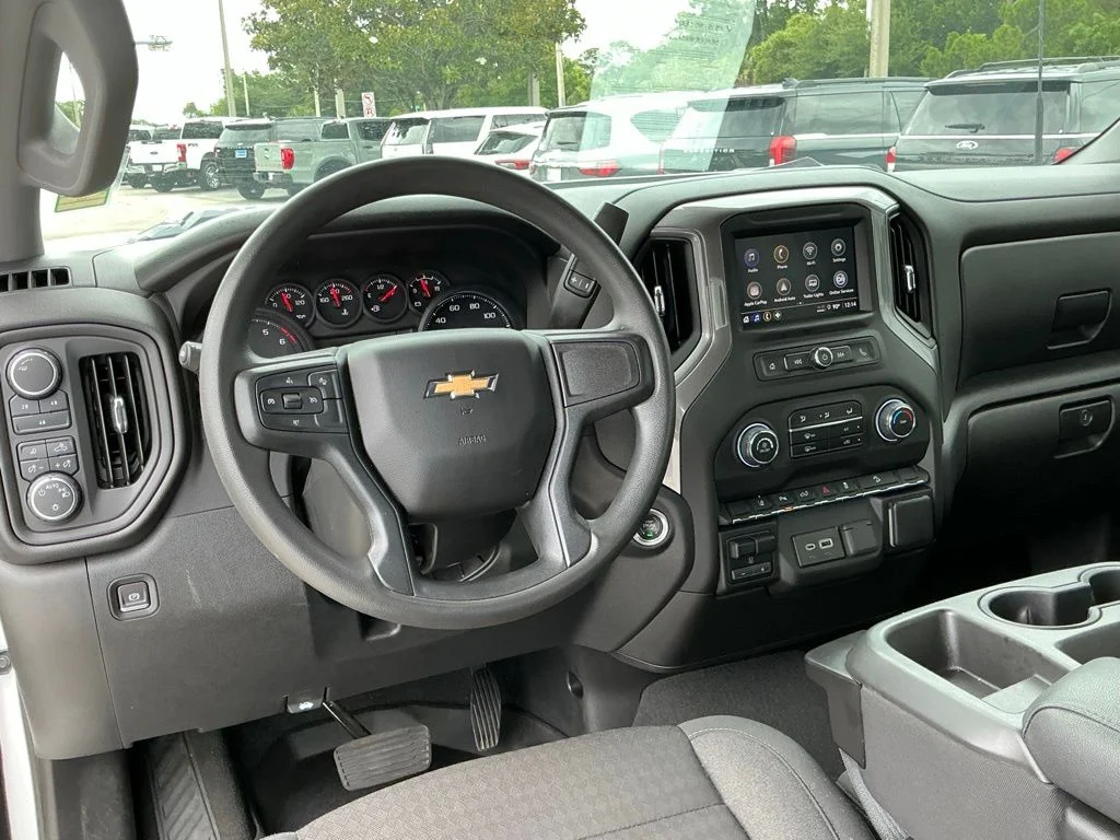 Used 2024 White Chevrolet Custom image 37
