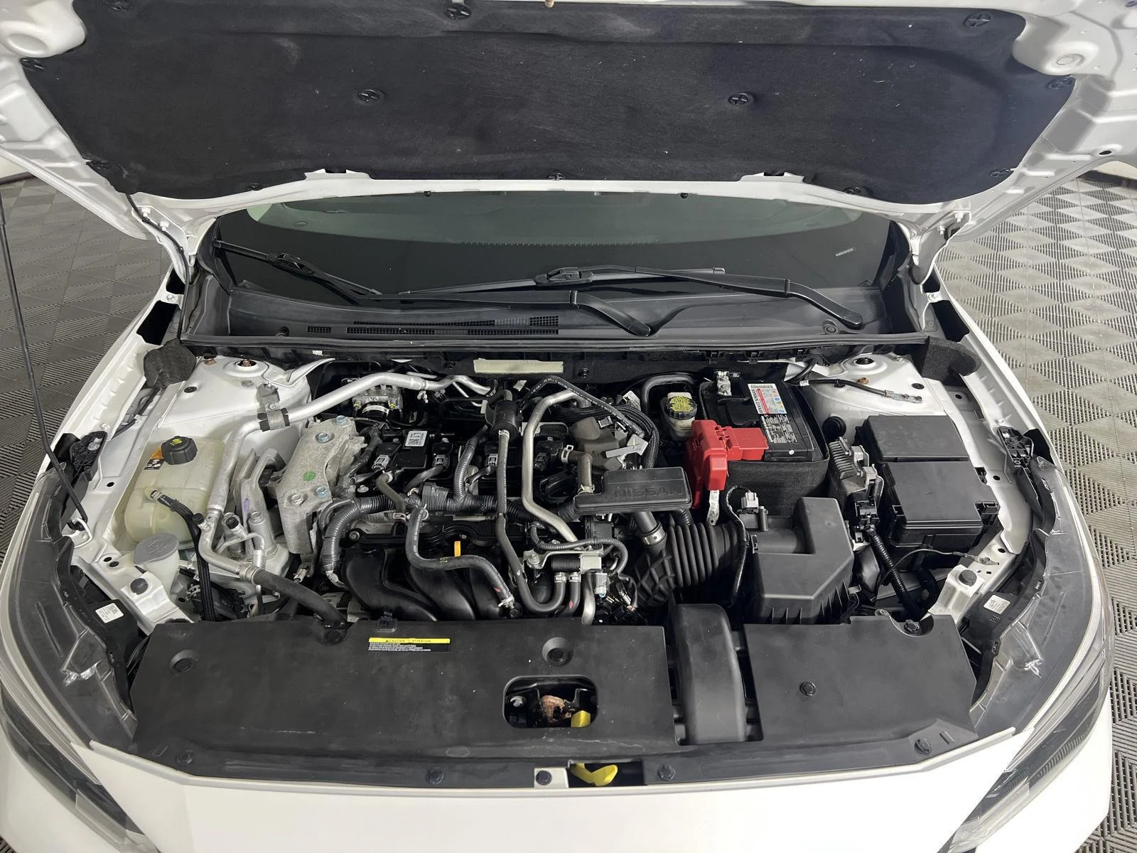 Used 2021 Aspen White/Super Black Nissan SR image 22