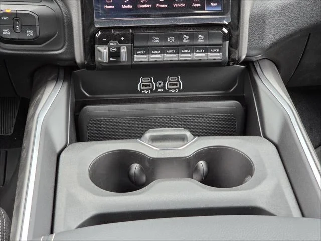 New 2026 Diamond Black Crystal Pearl-Coat Exterior Paint RAM Big Horn image 12