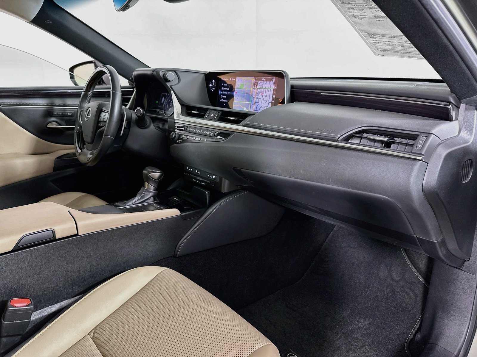 Used 2020 Sunlit Green Lexus 300h image 30