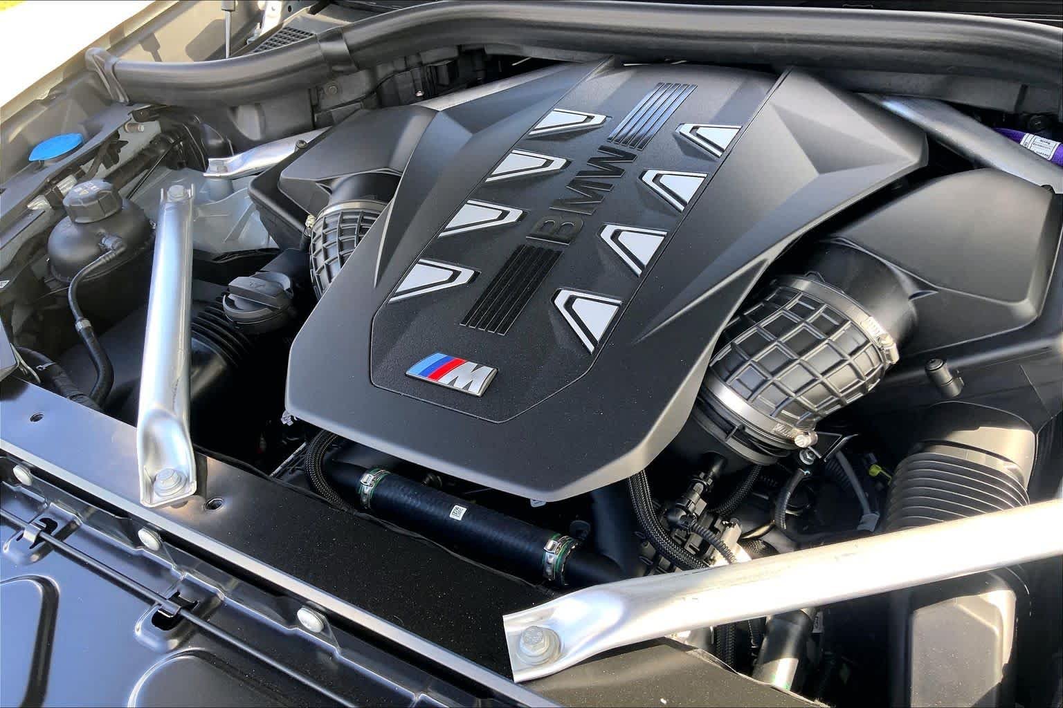 Used 2026 Brooklyn Grey Metallic BMW M60i image 17