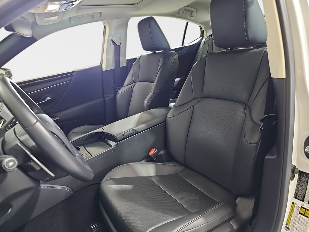 Used 2025 White Lexus 350 image 14