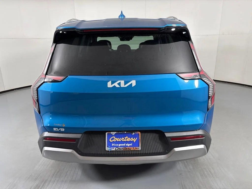 New 2026 Ocean Blue Kia Wind AWD image 7