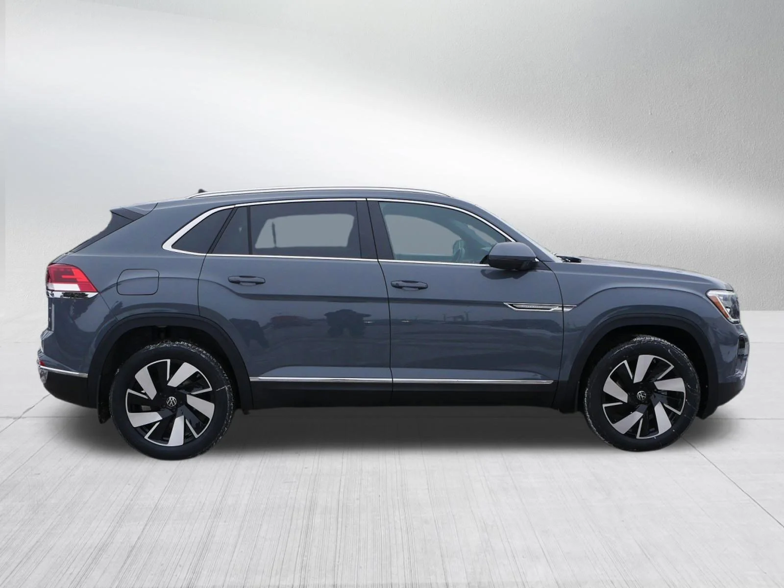 New 2026 Pure Gray Volkswagen 2.0T SEL image 2