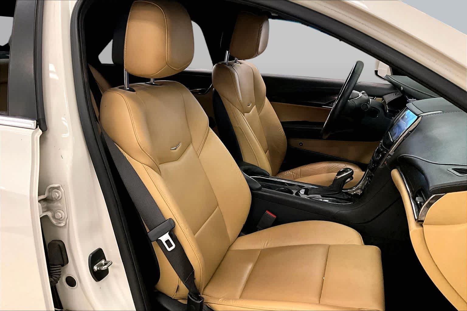 Used 2013 White Diamond Tricoat Cadillac  image 8