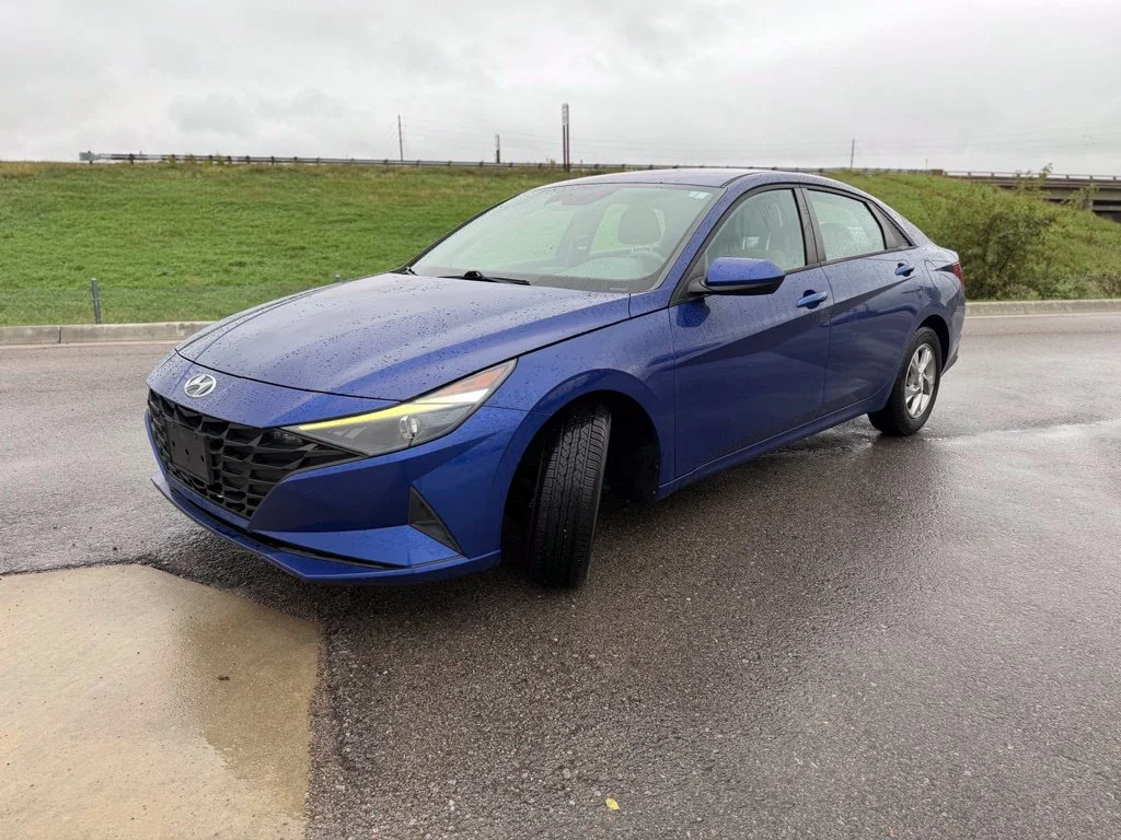 Used 2021 Blue Hyundai SE image 8