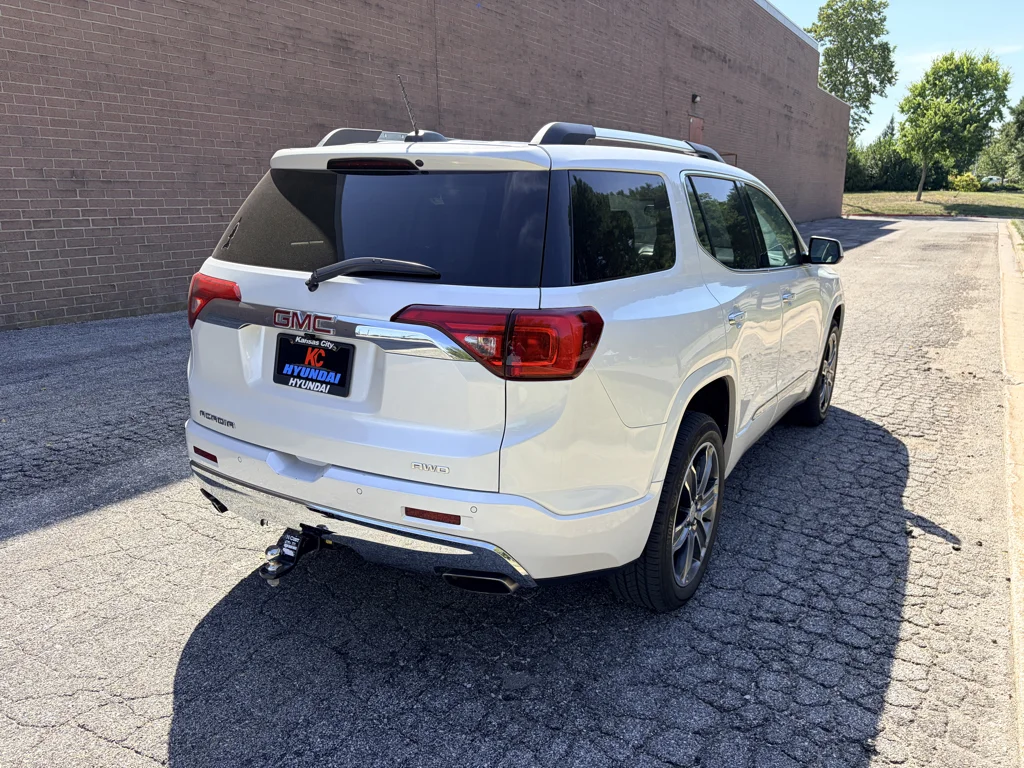 Used 2017 White Frost Tricoat GMC Denali image 5