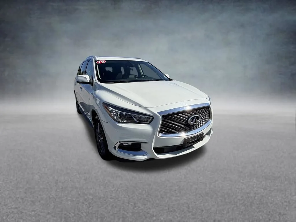 Used 2019 White INFINITI LUXE image 8