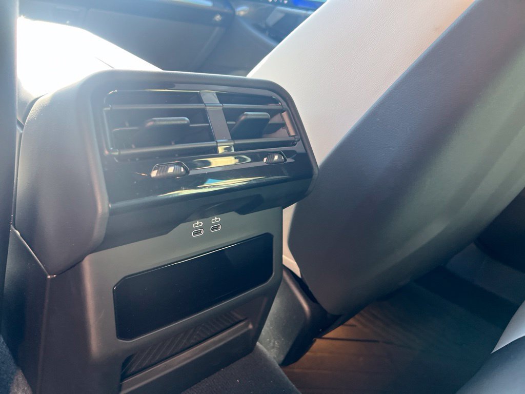 Used 2025 Alpine White BMW Base image 11