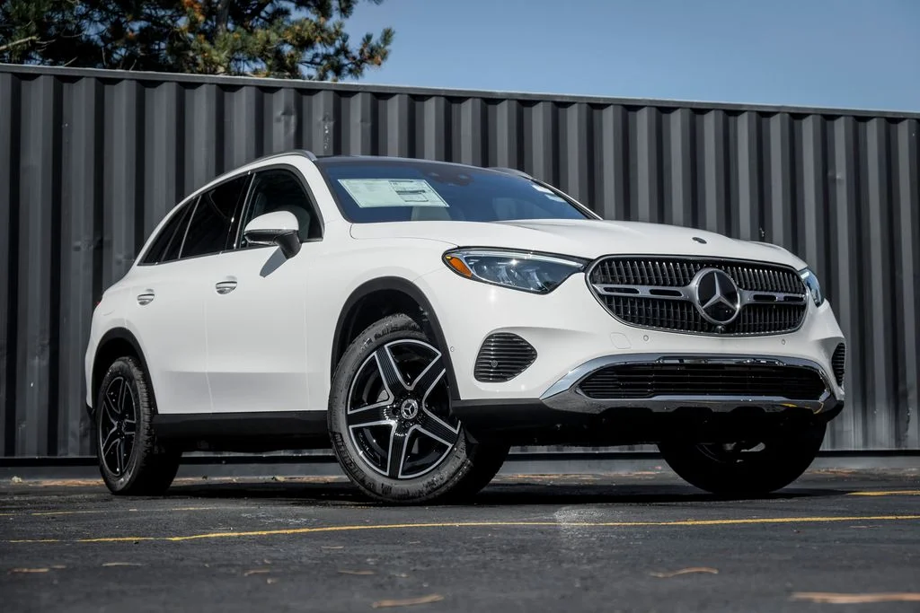 New 2027 Polar White Mercedes-Benz GLC 300 image 1