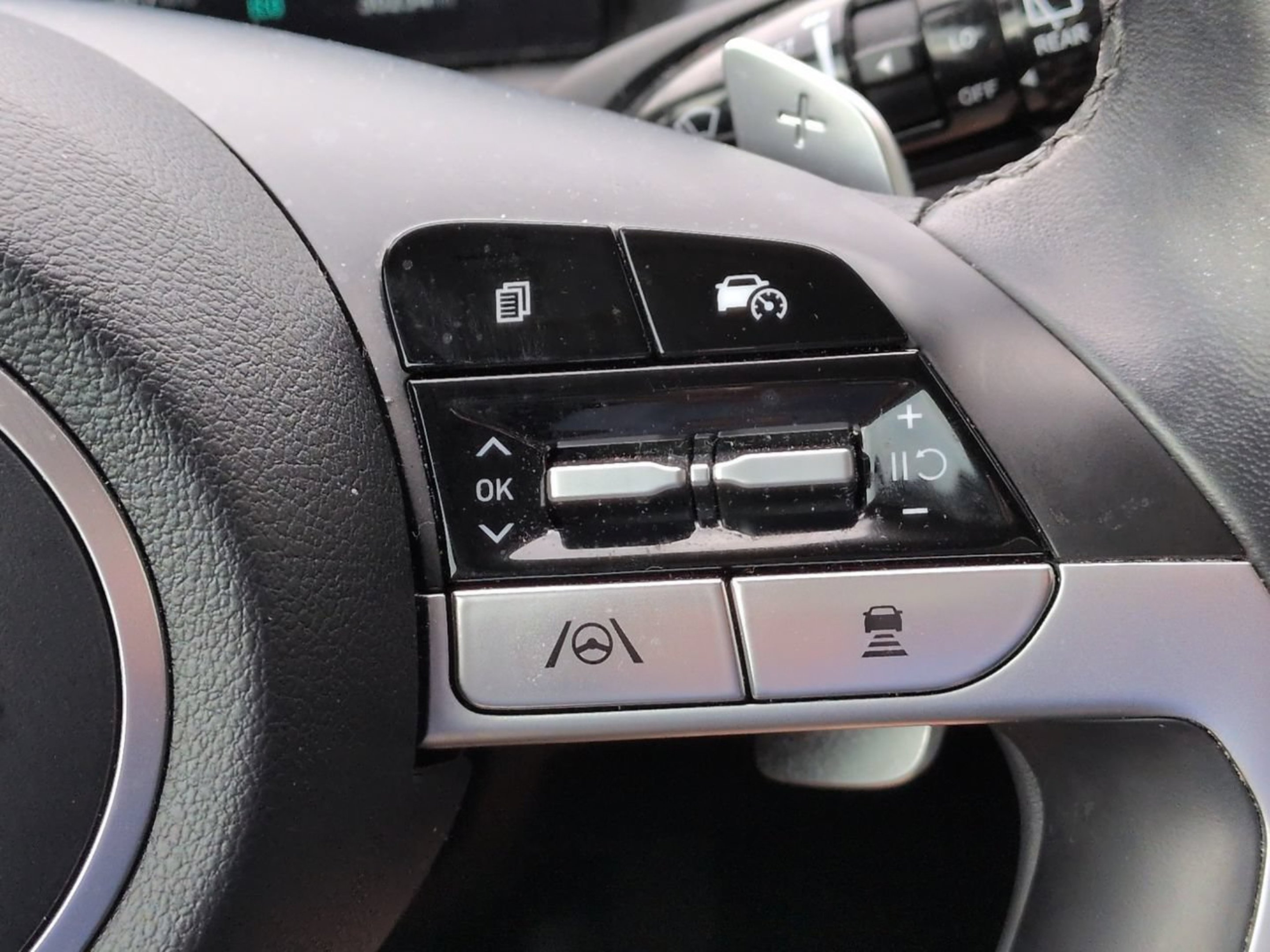 Used 2024 White Pearl Hyundai Limited image 27