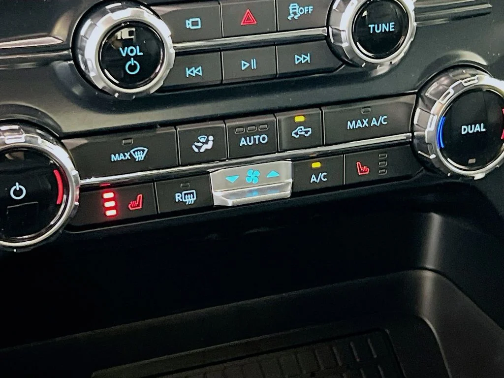 New 2026 Carbonized Gray Metallic Ford XLT image 25