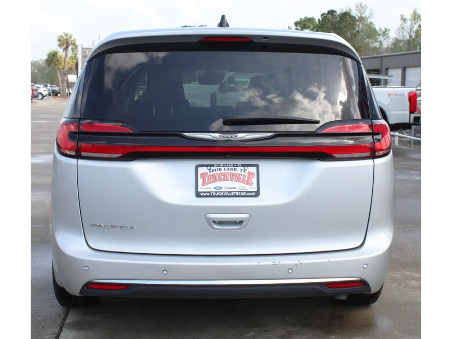 Used 2024 Silver Mist Clearcoat Chrysler Touring L image 16