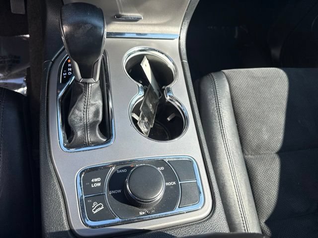 Used 2022 Gray Jeep Laredo X image 16