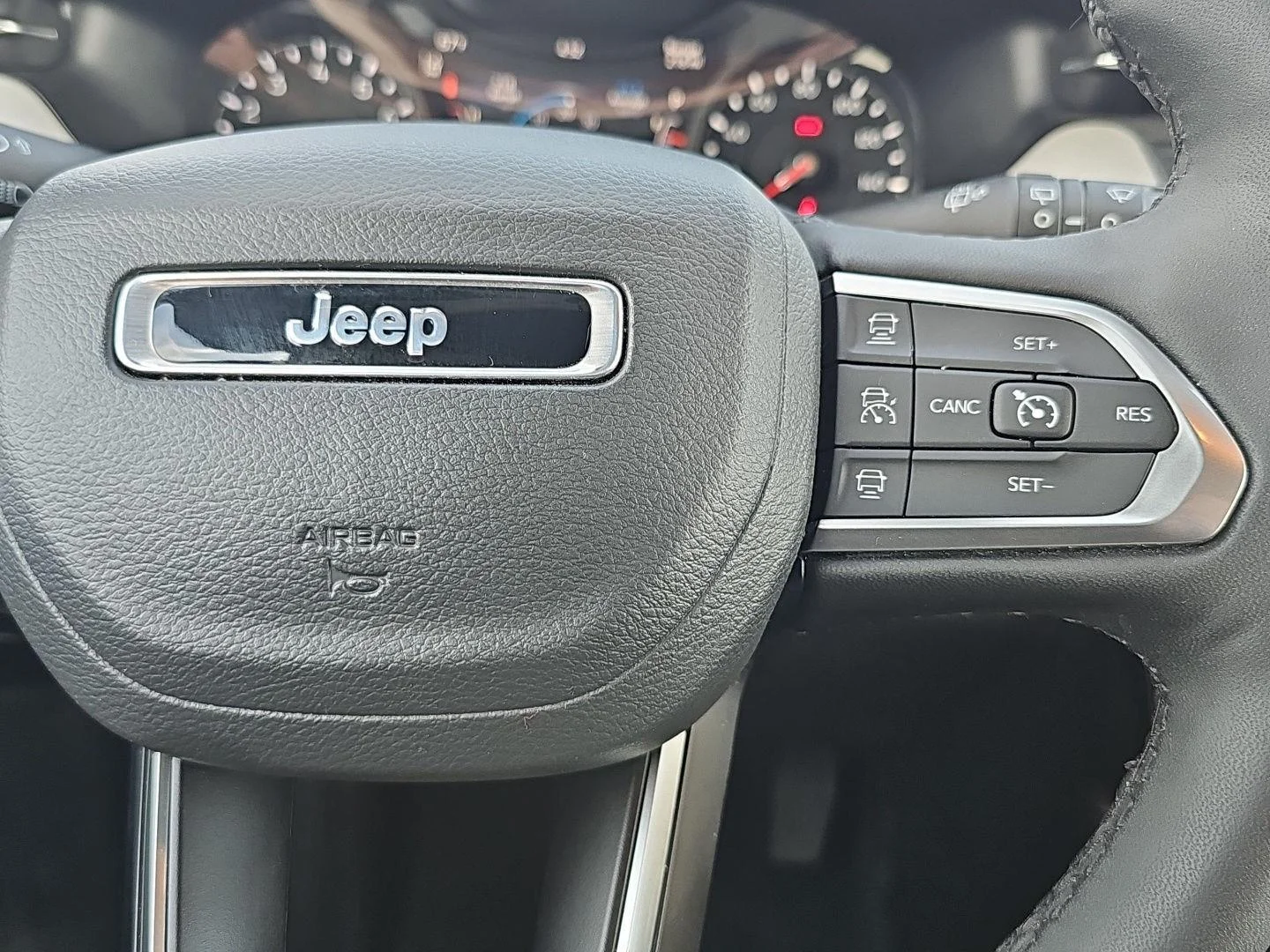 Used 2025 Diamond Black Jeep Limited image 22