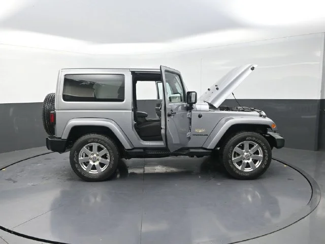 Used 2013 Silver Jeep Sahara image 43