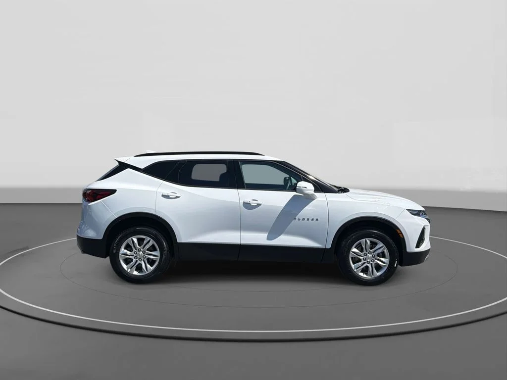 Used 2022 Summit White Chevrolet LT image 4