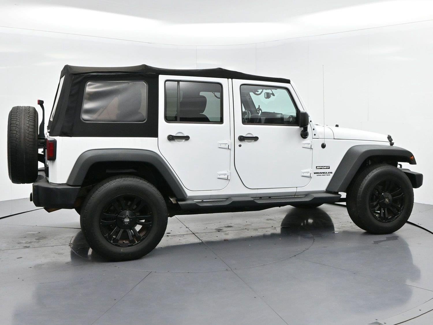 Used 2015 Bright White Clearcoat Jeep Sport image 8