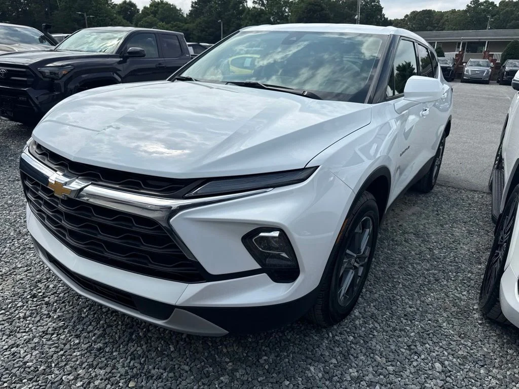 Used 2025 White Chevrolet LT image 1