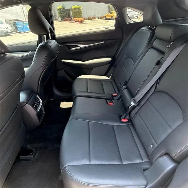 Used 2025 White INFINITI LUXE image 33