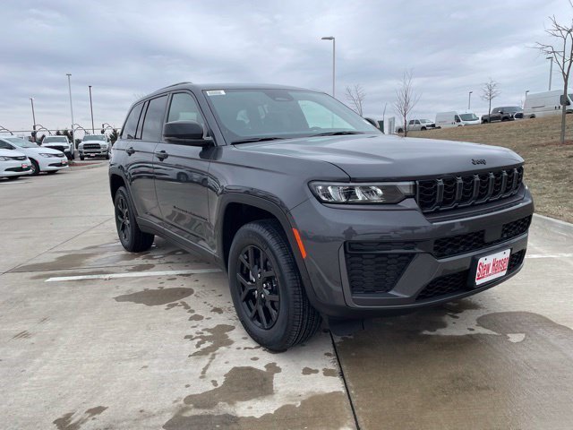 New 2026 Baltic Gray Metallic Clearcoat Jeep Laredo Altitude image 7