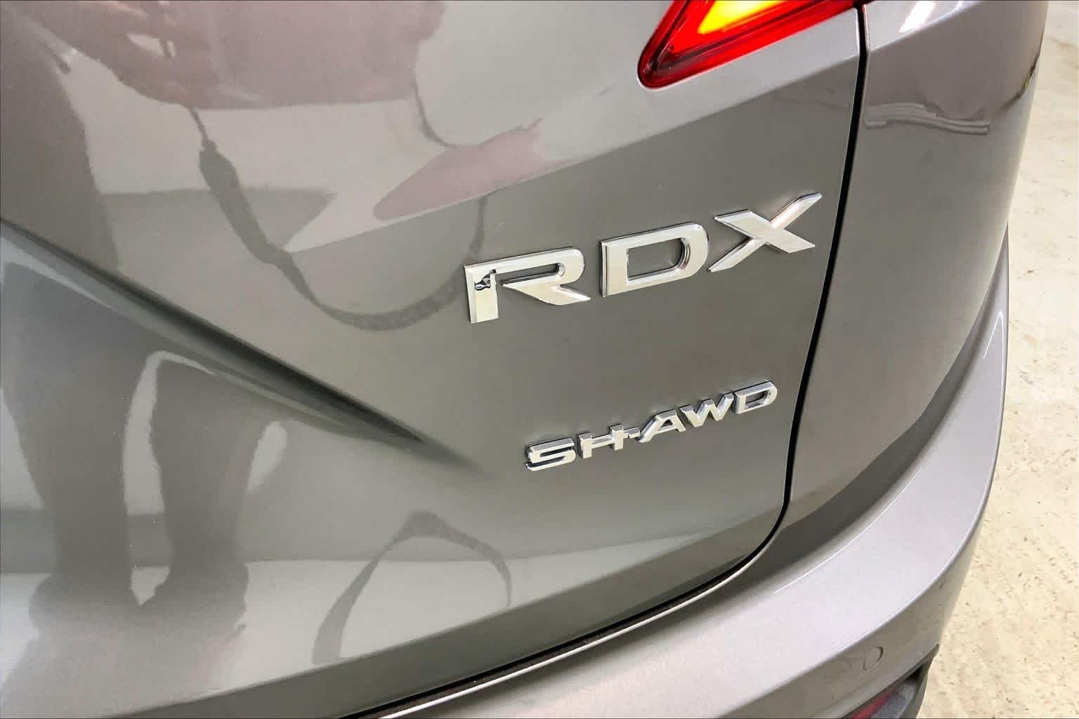 Used 2024 Liquid Carbon Metallic Acura w/Advance Package image 29