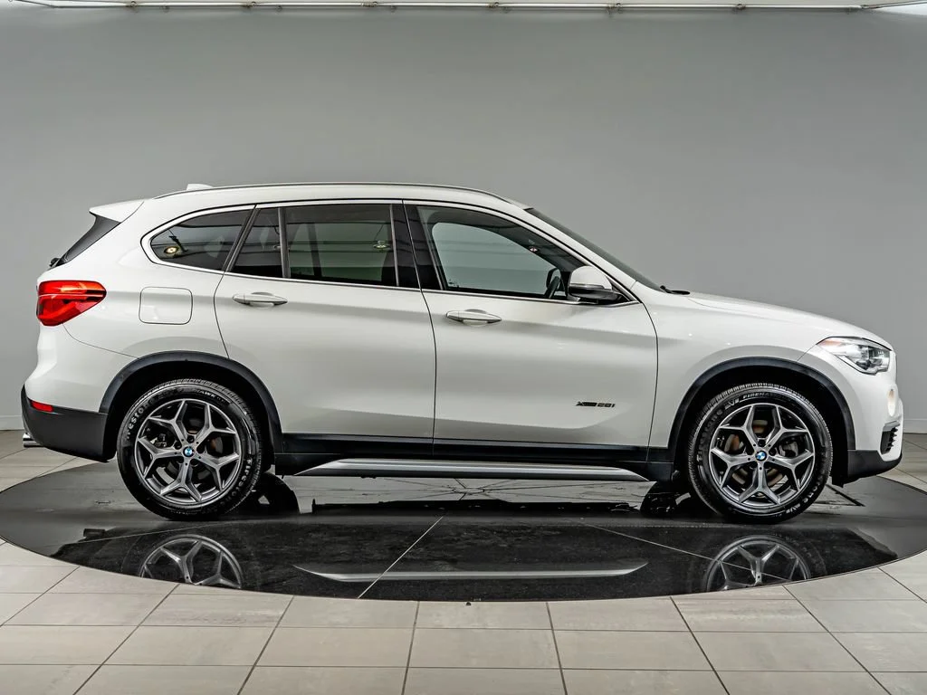 Used 2017 Alpine White BMW xDrive28i image 4