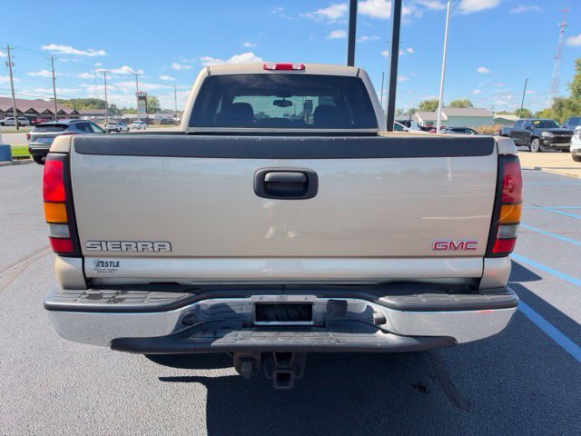 Used 2004 Beige GMC SLE image 15