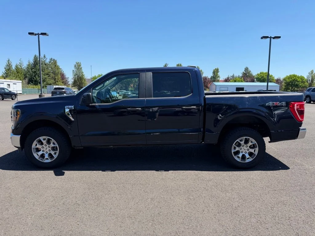 Used 2023 Blue Metallic Ford XLT image 5