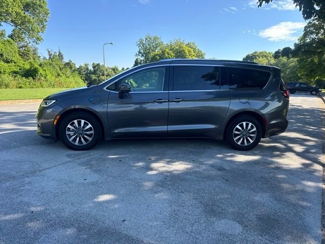 Used 2021 Gray Chrysler Touring L image 4